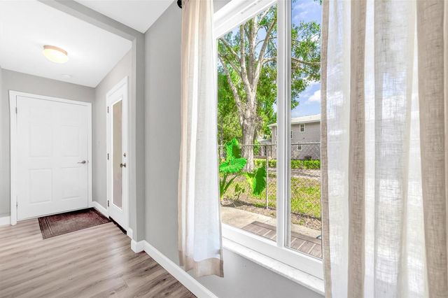 3304 MORAN ROAD, Tampa, FL 33618