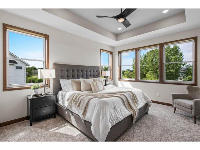 2870 Victoria Street N, Roseville, MN 55113