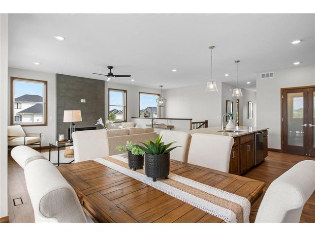 2870 Victoria Street N, Roseville, MN 55113