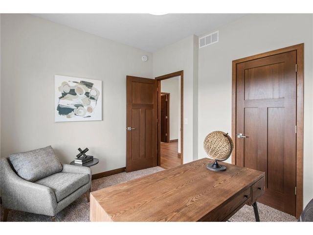 2870 Victoria Street N, Roseville, MN 55113