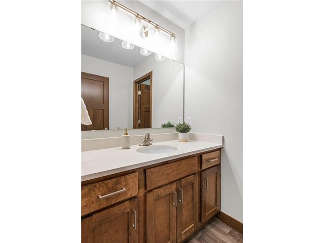 2870 Victoria Street N, Roseville, MN 55113