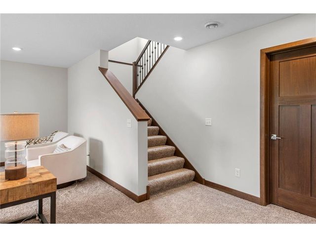 2870 Victoria Street N, Roseville, MN 55113