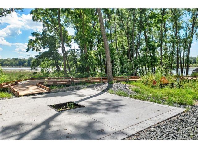 2870 Victoria Street N, Roseville, MN 55113