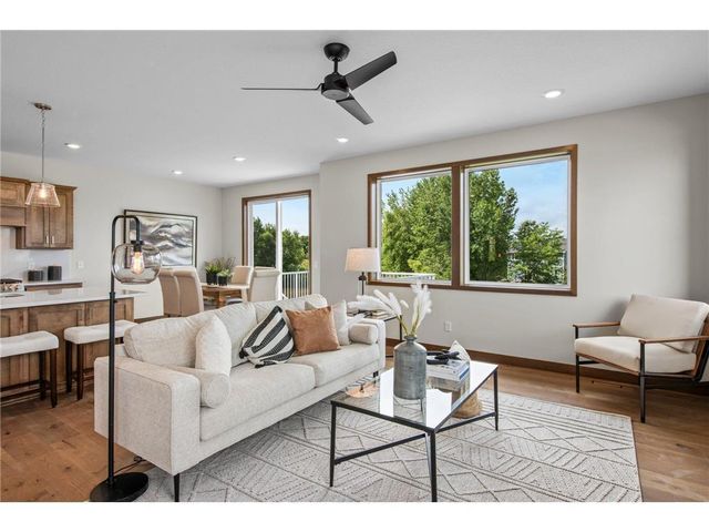 2870 Victoria Street N, Roseville, MN 55113