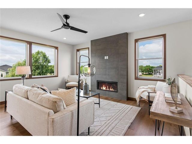 2870 Victoria Street N, Roseville, MN 55113