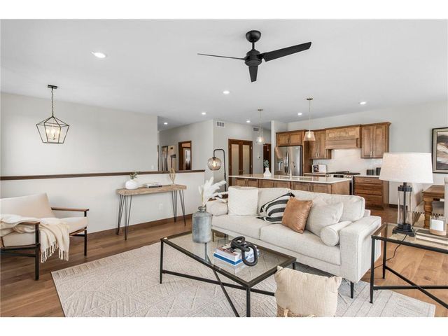 2870 Victoria Street N, Roseville, MN 55113