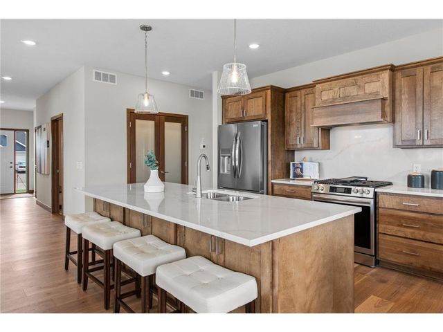 2870 Victoria Street N, Roseville, MN 55113