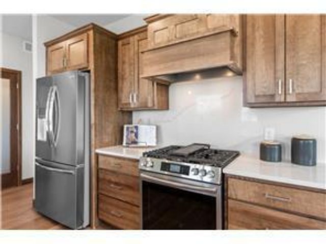 2870 Victoria Street N, Roseville, MN 55113