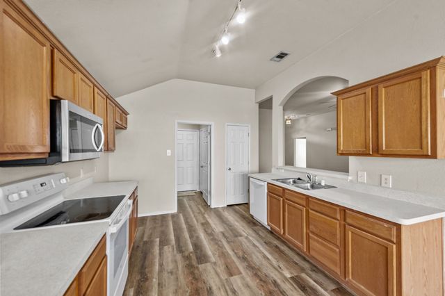2032 Sunny Side Drive, Little Elm, TX 75068