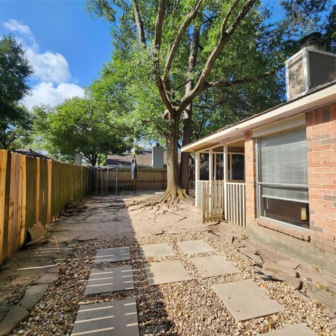 6938 Foxbrook Drive, Humble, TX 77338