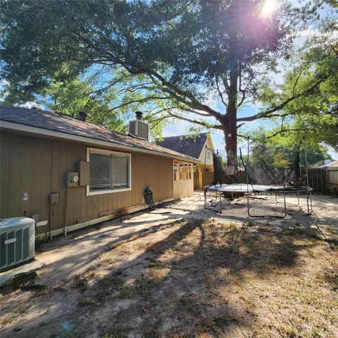 6938 Foxbrook Drive, Humble, TX 77338