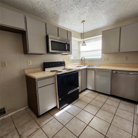 6938 Foxbrook Drive, Humble, TX 77338