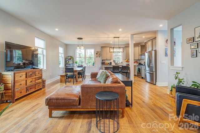 127 Alma Lane, Asheville, NC 28806