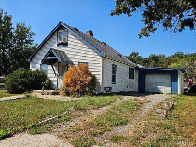2101 N 4th Street, St Charles, MO 63301