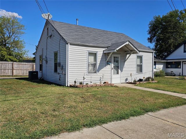 2101 N 4th Street, St Charles, MO 63301