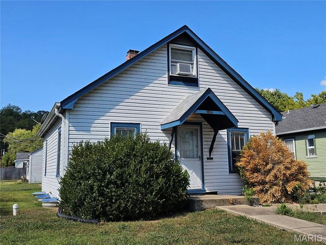 2101 N 4th Street, St Charles, MO 63301