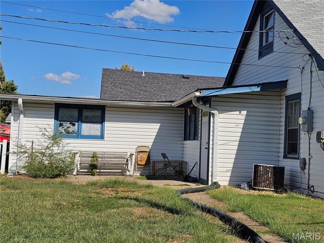 2101 N 4th Street, St Charles, MO 63301