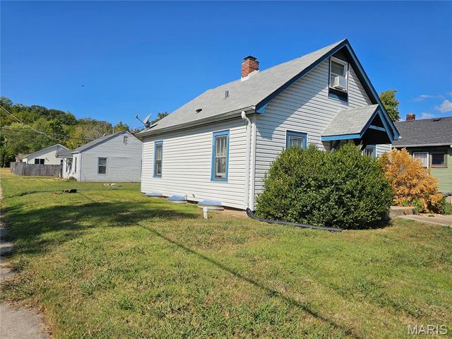 2101 N 4th Street, St Charles, MO 63301