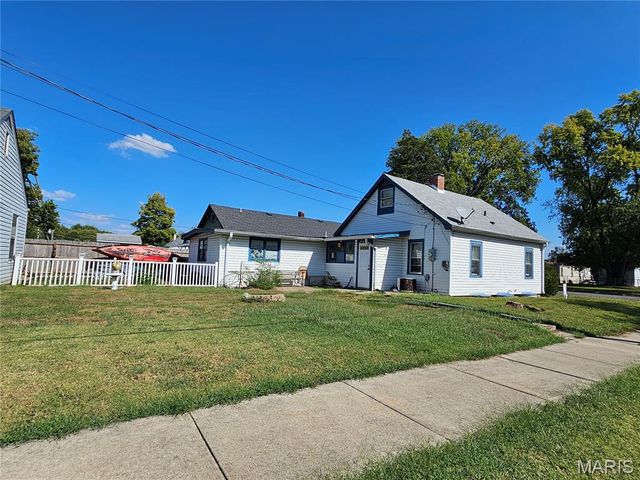 2101 N 4th Street, St Charles, MO 63301