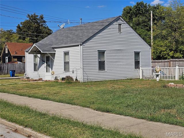 2101 N 4th Street, St Charles, MO 63301