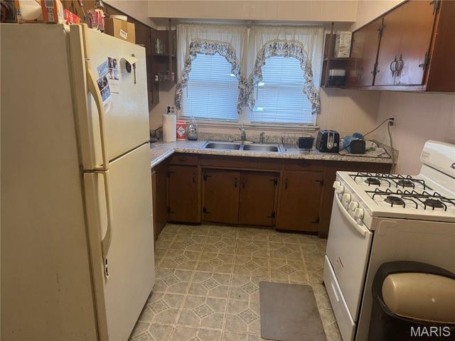 2101 N 4th Street, St Charles, MO 63301