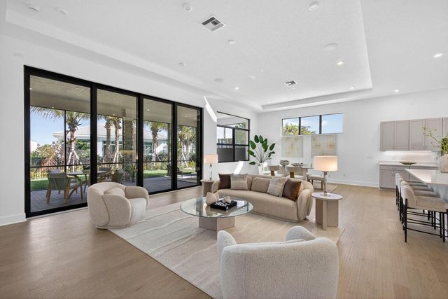 13697 Le Christine Drive, Palm Beach Gardens, FL 33412