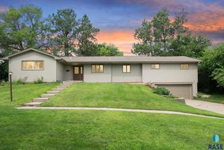 1005 S Six Mile Rd, Sioux Falls, SD 57110
