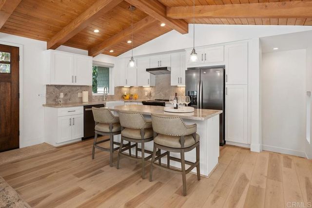 555 Amphitheatre Drive, Del Mar, CA 92014