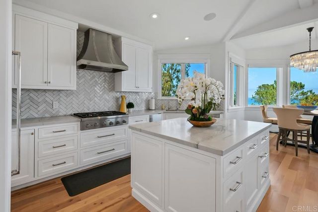 555 Amphitheatre Drive, Del Mar, CA 92014