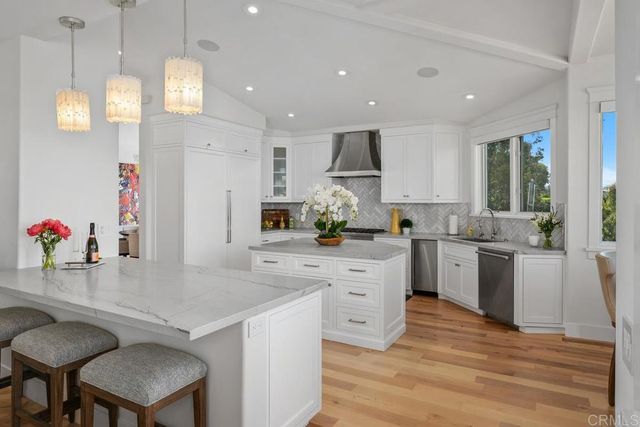 555 Amphitheatre Drive, Del Mar, CA 92014