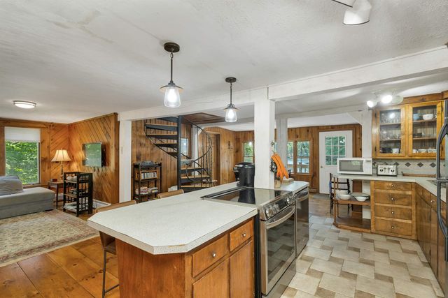 8-11 River Road, Barrington, NH 03825