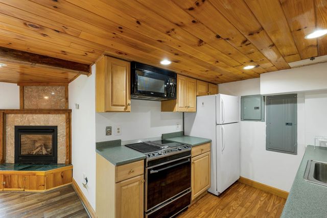 8-11 River Road, Barrington, NH 03825