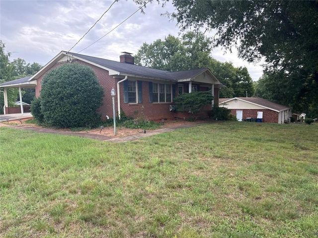 2631 Creekwood Drive, Winston-salem, NC 27103