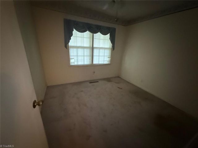 2631 Creekwood Drive, Winston-salem, NC 27103