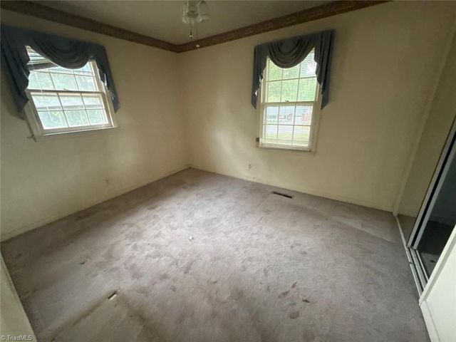 2631 Creekwood Drive, Winston-salem, NC 27103
