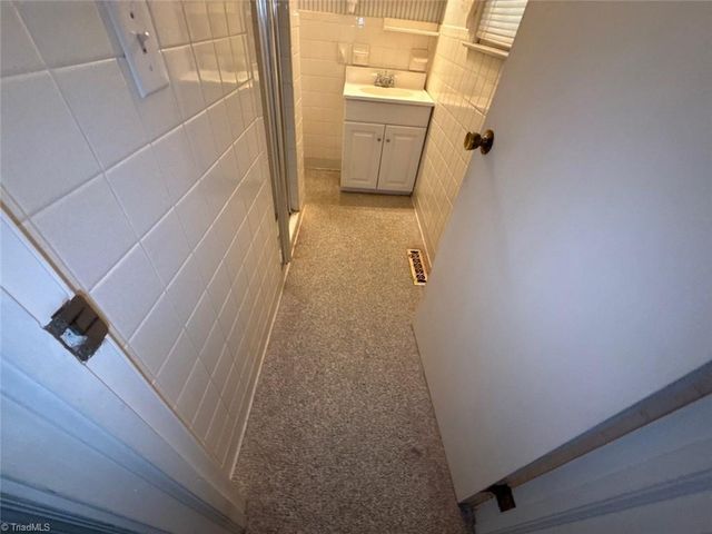 2631 Creekwood Drive, Winston-salem, NC 27103