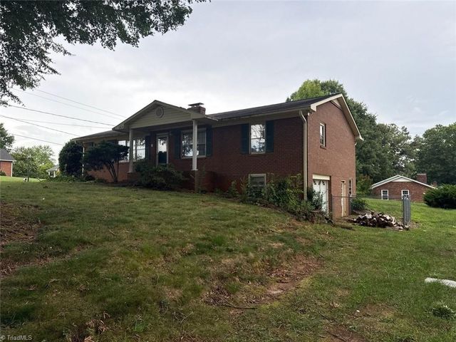 2631 Creekwood Drive, Winston-salem, NC 27103