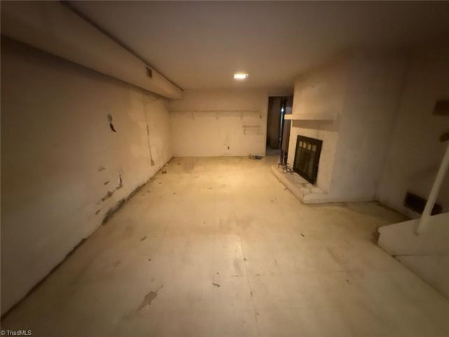 2631 Creekwood Drive, Winston-salem, NC 27103