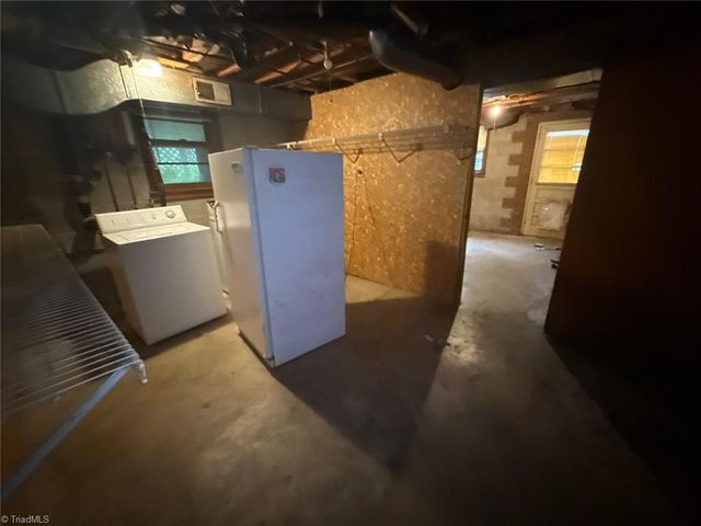 2631 Creekwood Drive, Winston-salem, NC 27103