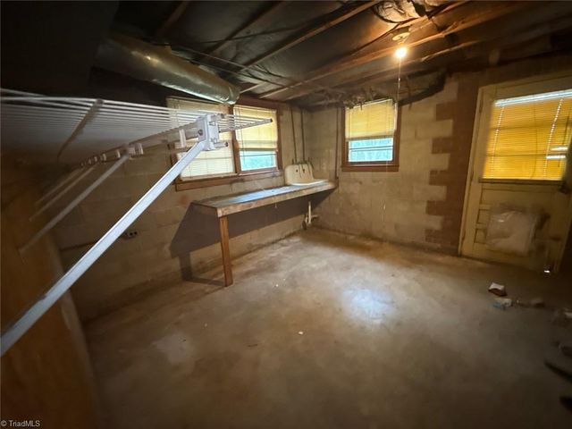 2631 Creekwood Drive, Winston-salem, NC 27103