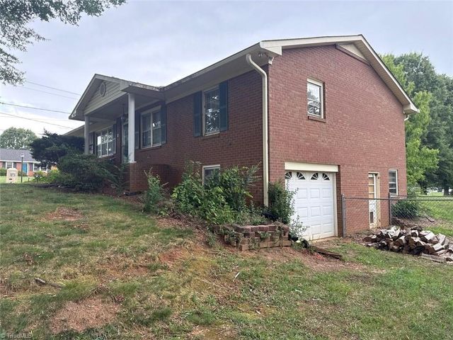 2631 Creekwood Drive, Winston-salem, NC 27103