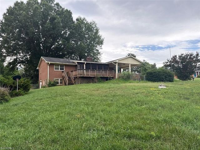 2631 Creekwood Drive, Winston-salem, NC 27103