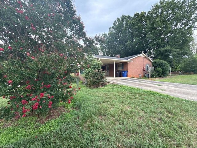 2631 Creekwood Drive, Winston-salem, NC 27103