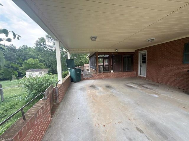 2631 Creekwood Drive, Winston-salem, NC 27103