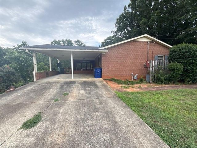 2631 Creekwood Drive, Winston-salem, NC 27103