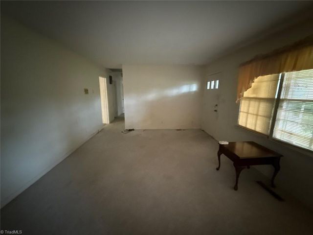 2631 Creekwood Drive, Winston-salem, NC 27103