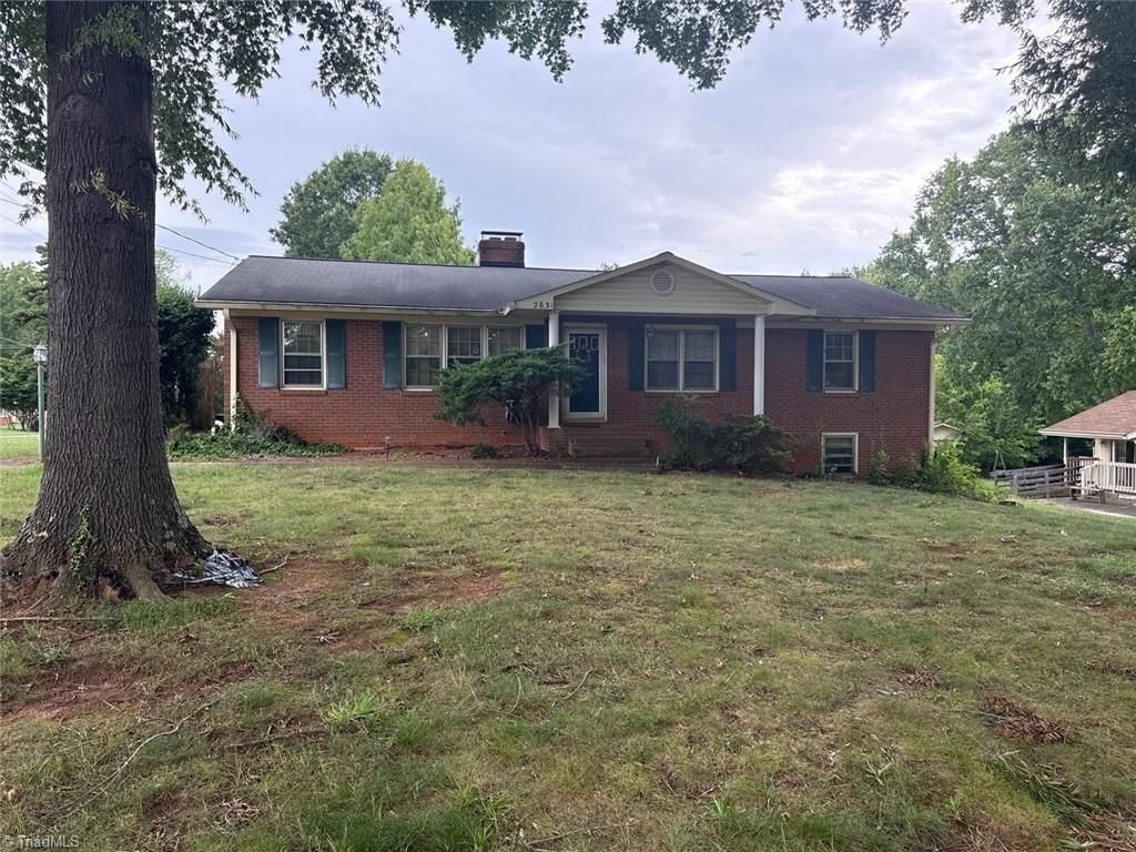 2631 Creekwood Drive, Winston-salem, NC 27103