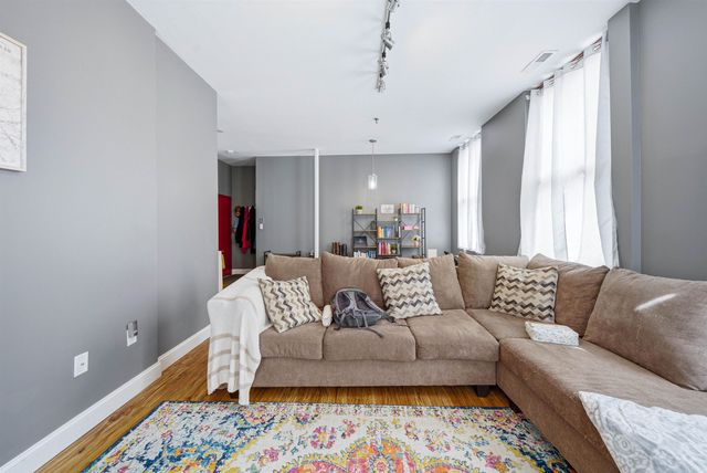 470 Silver St Apt 123, Manchester, NH 03103