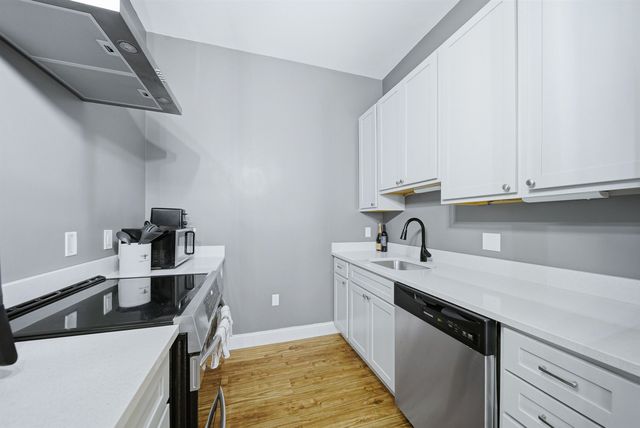 470 Silver St Apt 123, Manchester, NH 03103