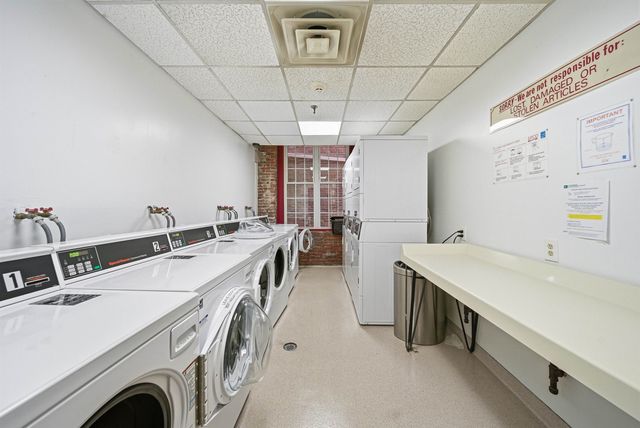 470 Silver St Apt 123, Manchester, NH 03103